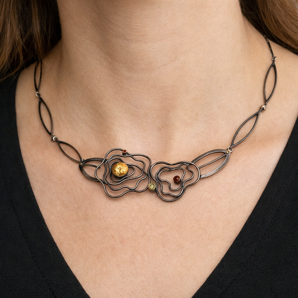 Golden Core Bloom Necklace