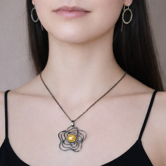 Golden Core Bloom Necklace