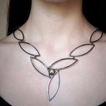 Load image into Gallery viewer, Leaf Glory