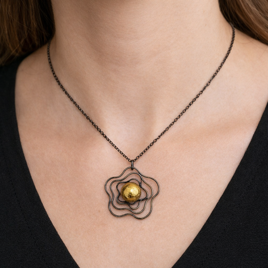 Golden Core Bloom Necklace
